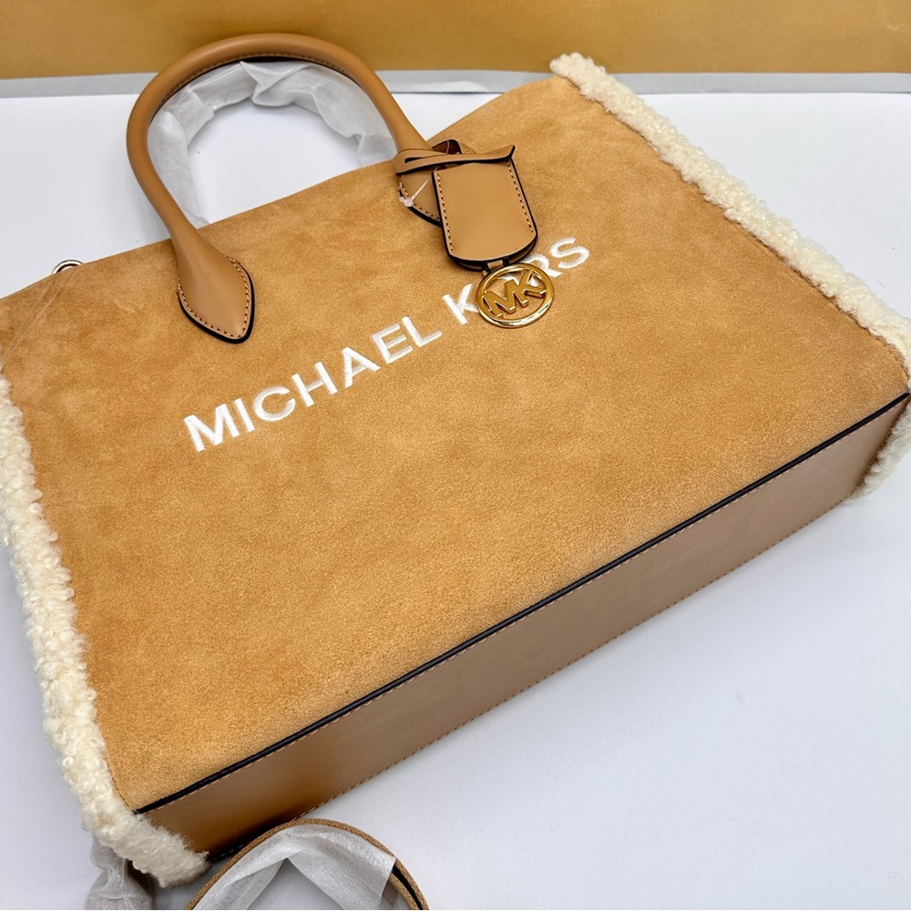 MICHAEL KORS
Mirella Medium Suede and Faux Shearling Tote Bag - Picture 13 of 16